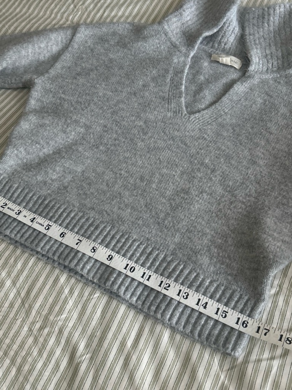 Like New Treasure & Bond Light Gray V-Neck Collared Knit Sweater - Picture 6 of 7